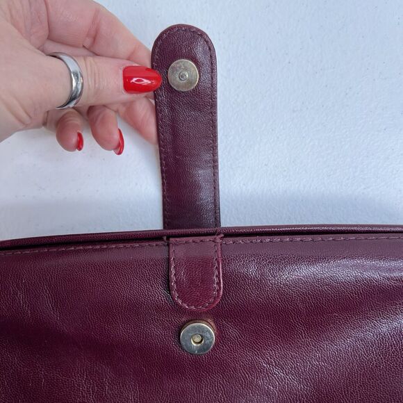 Sakowitz Saks Clutch Cranberry Marlot Burgundy Italian Leather Handbag Italy - Picture 6 of 16